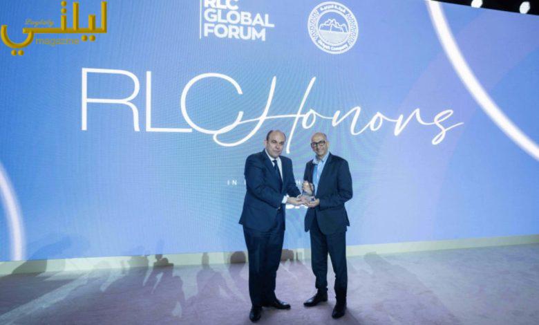 رجل الأعمال الريادينيلش فيد ينال جائزة الإنجاز مدى الحياة للقيادة ...